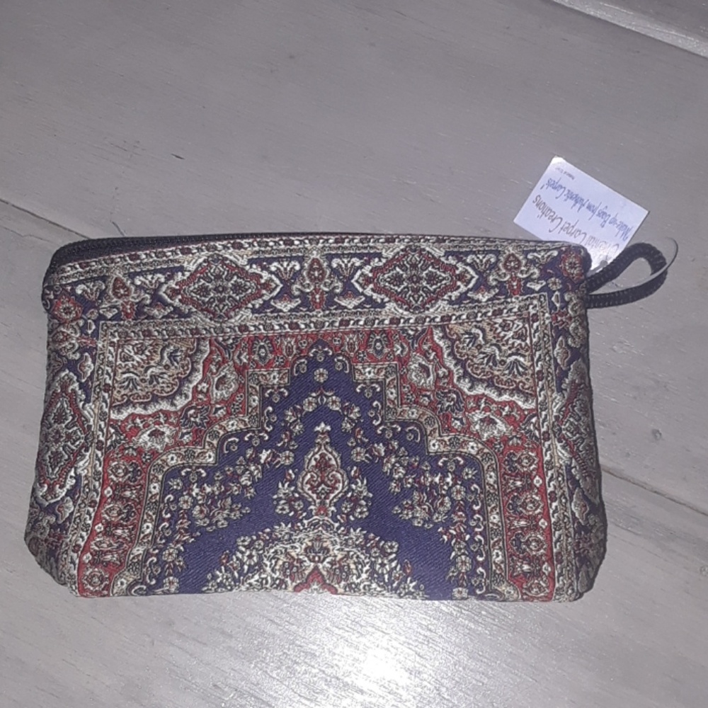 Small clutch or change purse Etc